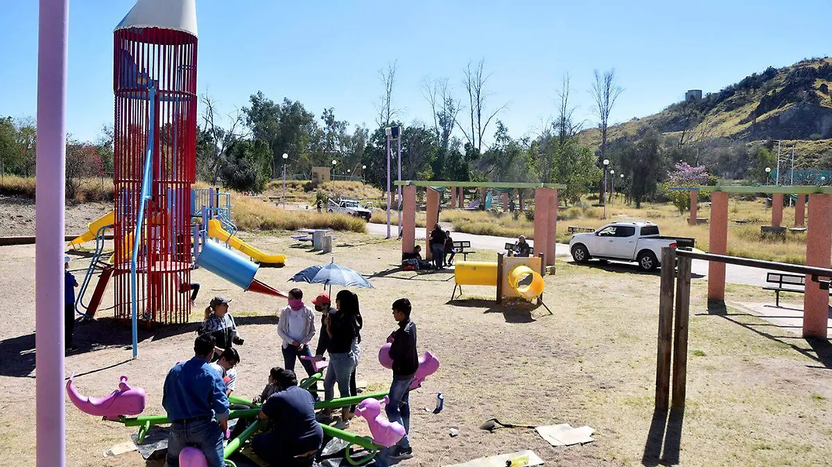 20-02-2022-Colocan Juego reconstruido en parque la sauceda-Carlos Villalba (4)